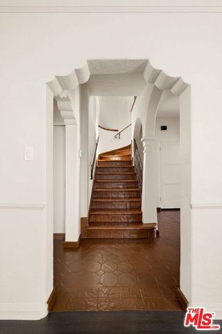120 S Poinsettia Place, Los Angeles, CA 90036