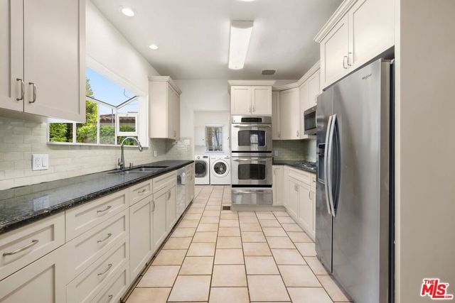 120 S Poinsettia Place, Los Angeles, CA 90036