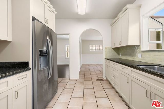 120 S Poinsettia Place, Los Angeles, CA 90036