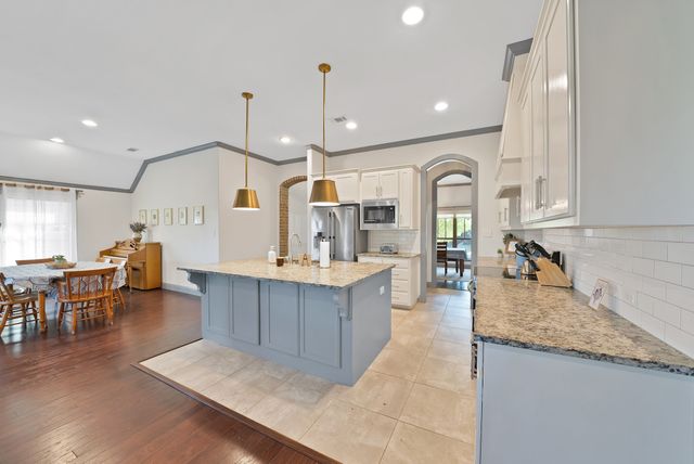 9012 Inwood Street, Benbrook, TX 76126