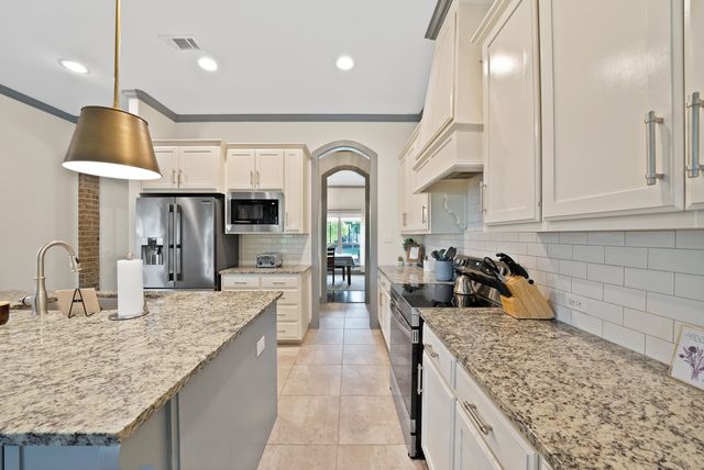 9012 Inwood Street, Benbrook, TX 76126
