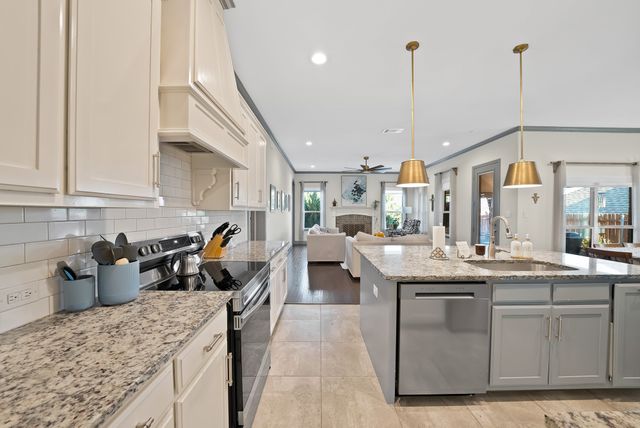 9012 Inwood Street, Benbrook, TX 76126