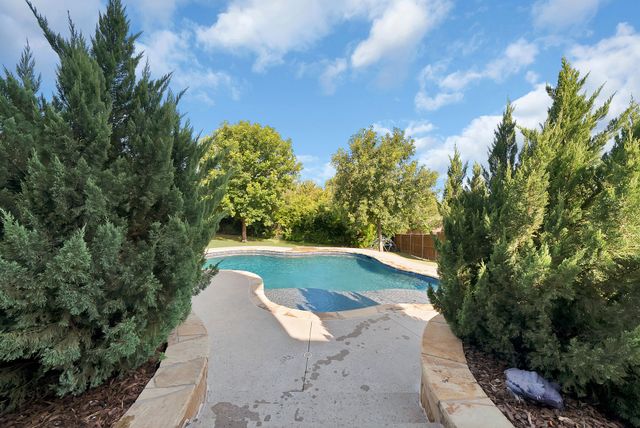 9012 Inwood Street, Benbrook, TX 76126