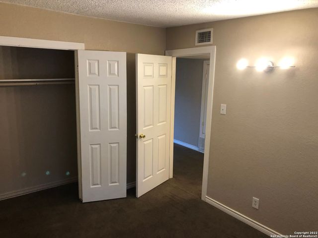 522 Altitude Dr Apt 4, San Antonio, TX 78227