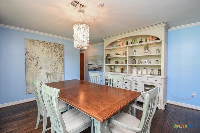 2101 Meadow Lane, El Campo, TX 77437