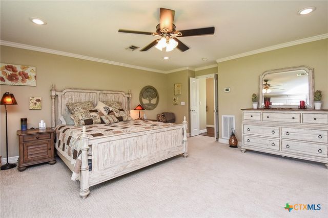 2101 Meadow Lane, El Campo, TX 77437