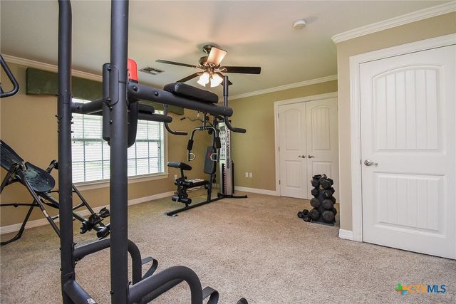 2101 Meadow Lane, El Campo, TX 77437