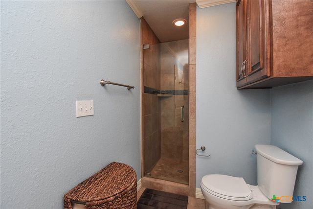 2101 Meadow Lane, El Campo, TX 77437