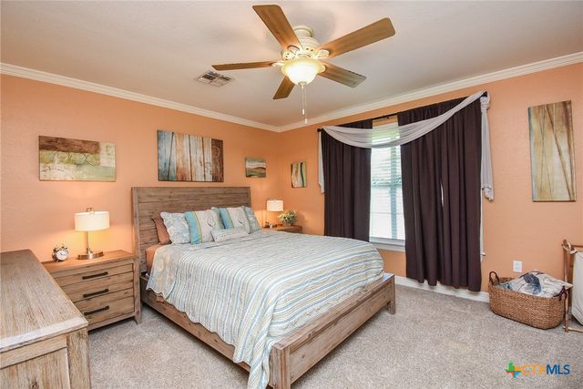 2101 Meadow Lane, El Campo, TX 77437