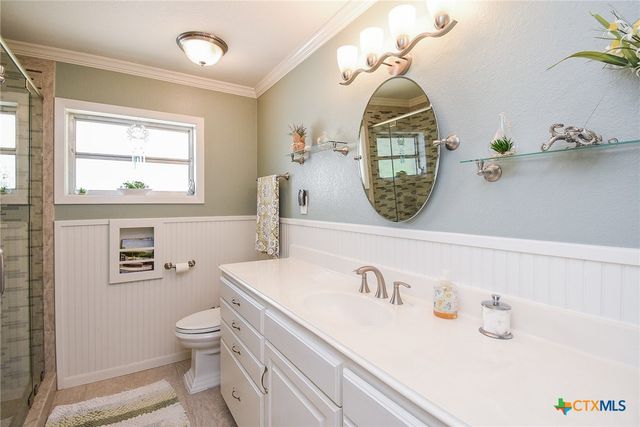 2101 Meadow Lane, El Campo, TX 77437