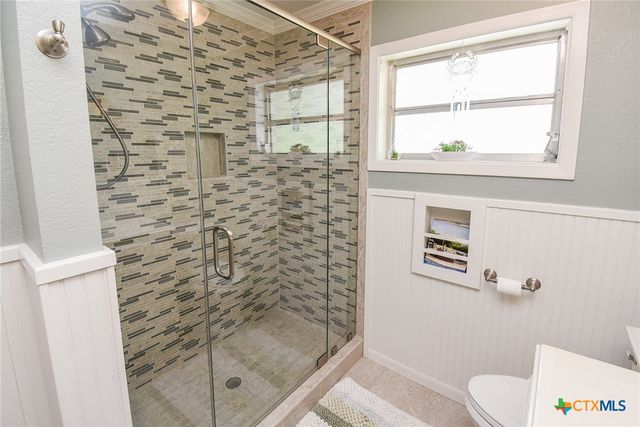 2101 Meadow Lane, El Campo, TX 77437