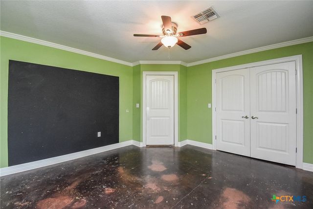 2101 Meadow Lane, El Campo, TX 77437