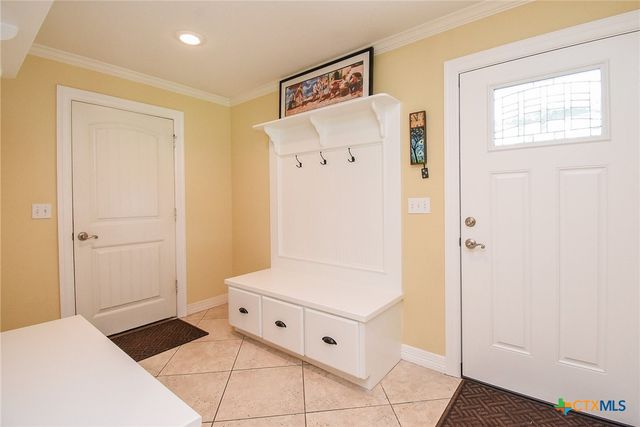 2101 Meadow Lane, El Campo, TX 77437