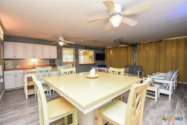 2101 Meadow Lane, El Campo, TX 77437