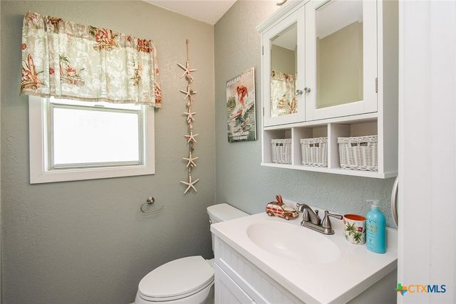 2101 Meadow Lane, El Campo, TX 77437