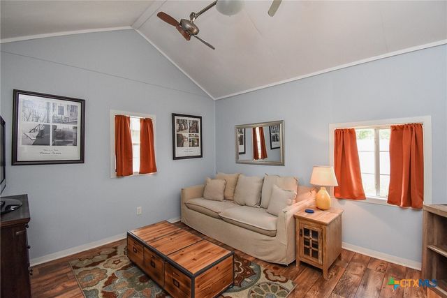 2101 Meadow Lane, El Campo, TX 77437