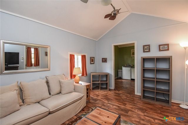 2101 Meadow Lane, El Campo, TX 77437