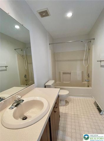 573 Ponds Edge Lane A4, Allentown City, PA 18104