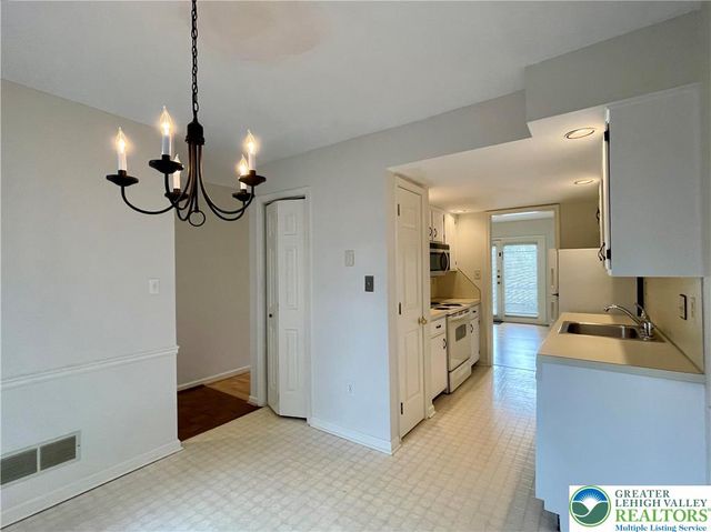 573 Ponds Edge Lane A4, Allentown City, PA 18104