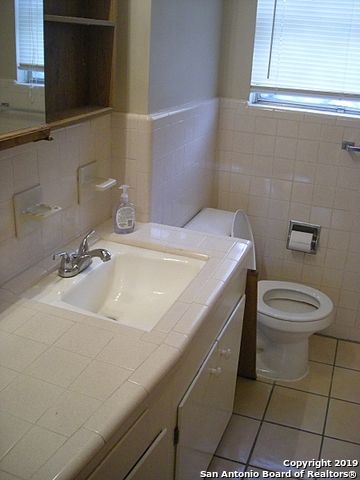 2718 Woodbury Dr, San Antonio, TX 78217