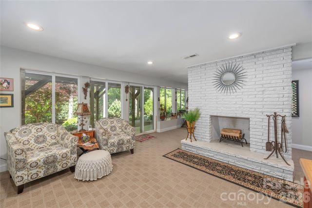 5 Crooked Tree Lane, Black Mountain, NC 28711