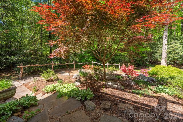 5 Crooked Tree Lane, Black Mountain, NC 28711