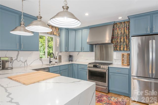 5 Crooked Tree Lane, Black Mountain, NC 28711