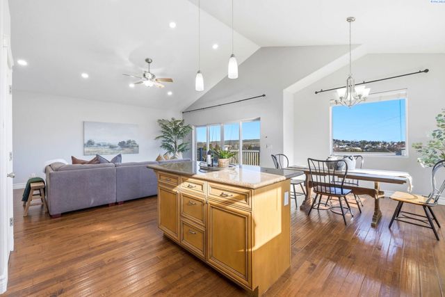 1882 Nova Ln, Richland, WA 99352