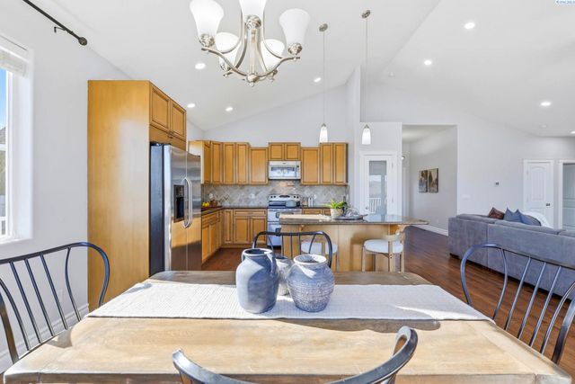 1882 Nova Ln, Richland, WA 99352