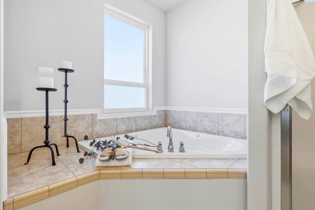 1882 Nova Ln, Richland, WA 99352