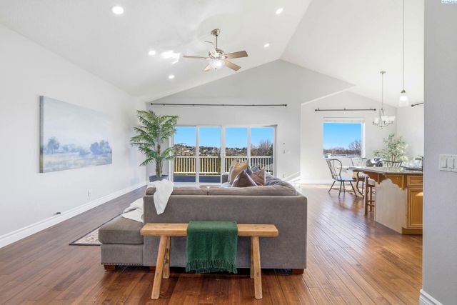 1882 Nova Ln, Richland, WA 99352