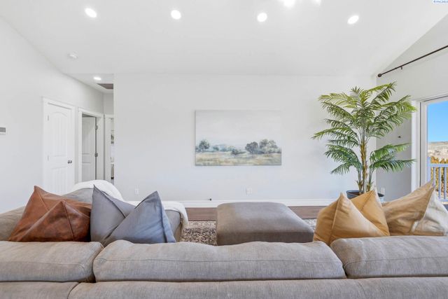 1882 Nova Ln, Richland, WA 99352