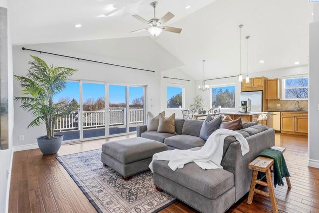 1882 Nova Ln, Richland, WA 99352