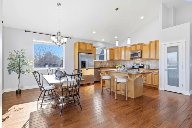 1882 Nova Ln, Richland, WA 99352