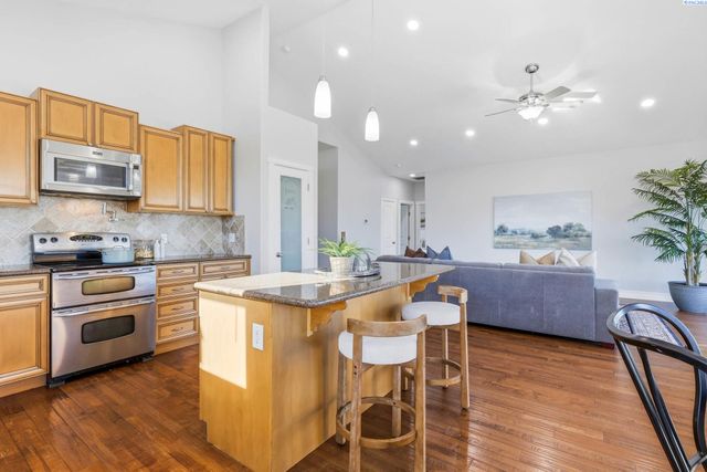 1882 Nova Ln, Richland, WA 99352