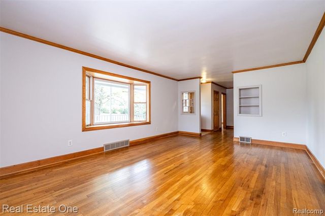 11030 Marshall Road, South Lyon, MI 48178