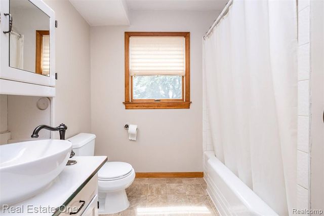 11030 Marshall Road, South Lyon, MI 48178
