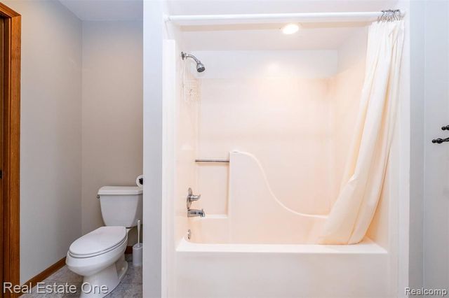 11030 Marshall Road, South Lyon, MI 48178