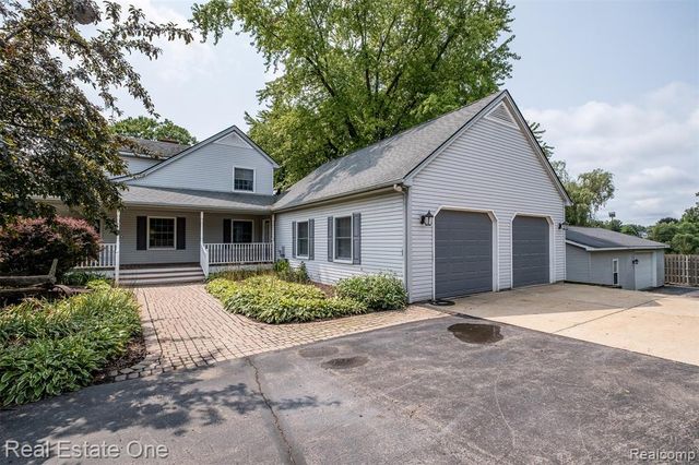 11030 Marshall Road, South Lyon, MI 48178
