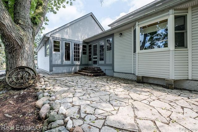 11030 Marshall Road, South Lyon, MI 48178