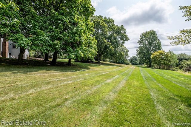 11030 Marshall Road, South Lyon, MI 48178