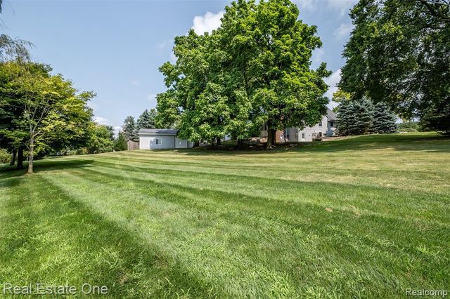 11030 Marshall Road, South Lyon, MI 48178