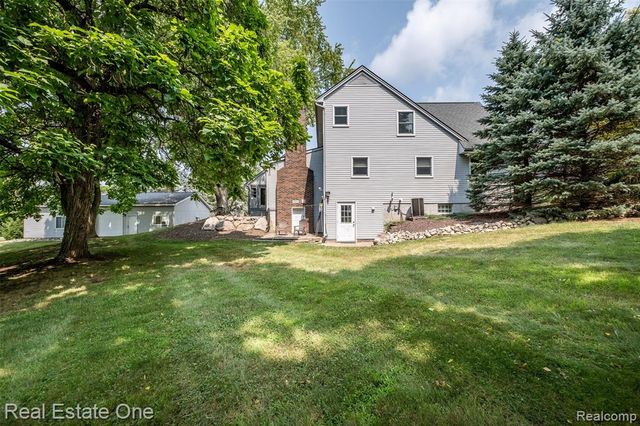 11030 Marshall Road, South Lyon, MI 48178