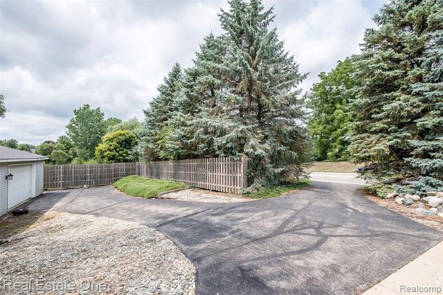 11030 Marshall Road, South Lyon, MI 48178
