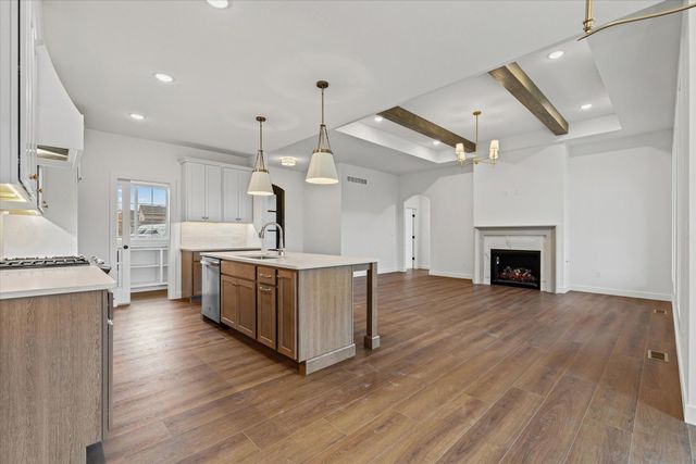 210 HELLWIG LN, Columbia, MO 65203