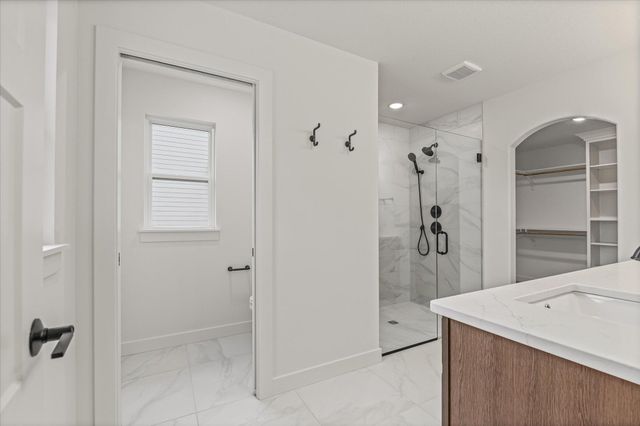 210 HELLWIG LN, Columbia, MO 65203