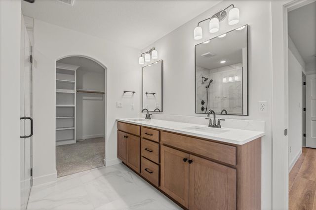 210 HELLWIG LN, Columbia, MO 65203