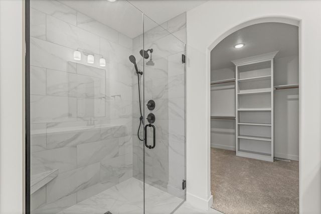 210 HELLWIG LN, Columbia, MO 65203