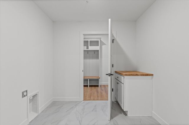 210 HELLWIG LN, Columbia, MO 65203