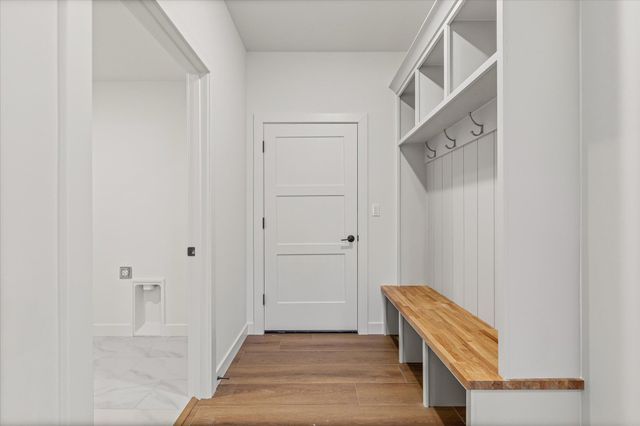 210 HELLWIG LN, Columbia, MO 65203